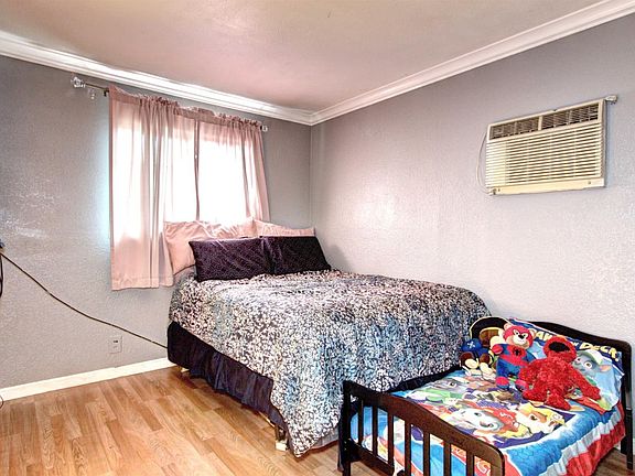 5th image of 2444 Dobern Ave