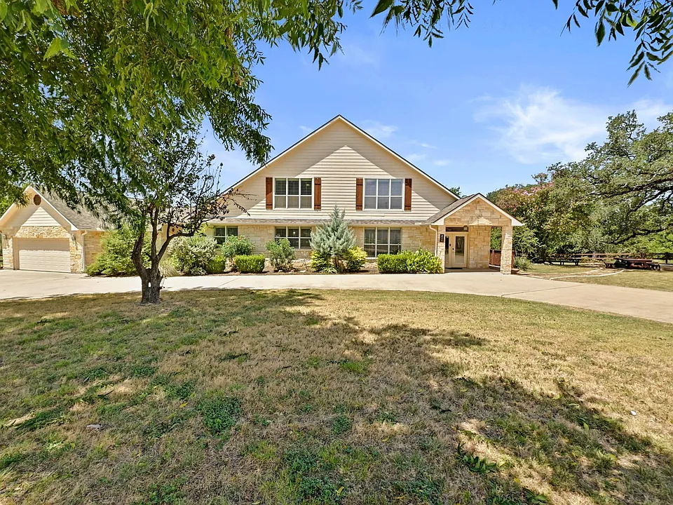 211 Moore Ln