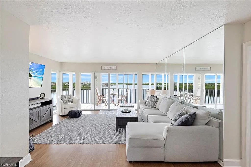 2 bed, 1112 sqft, $3,000 — Photo 1
