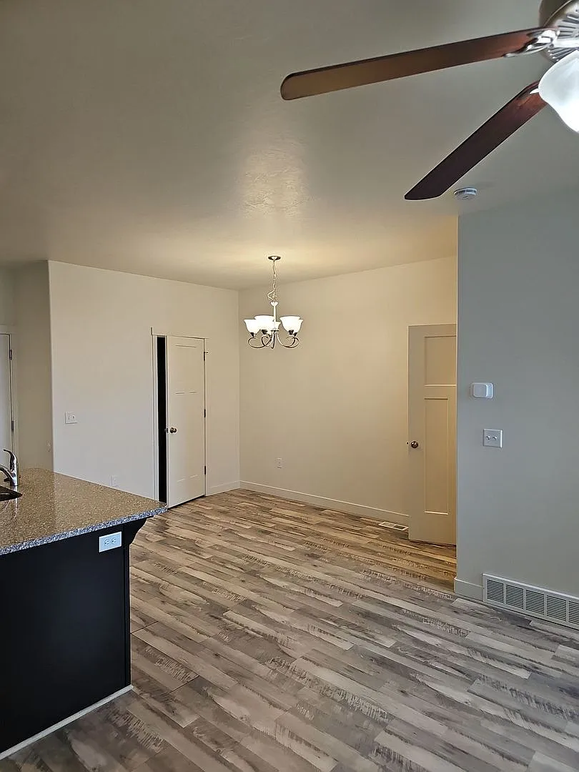 Price Drop 3 Bed/3.5 Bath Town Home for Rent in Bluffdale! — Photo 3