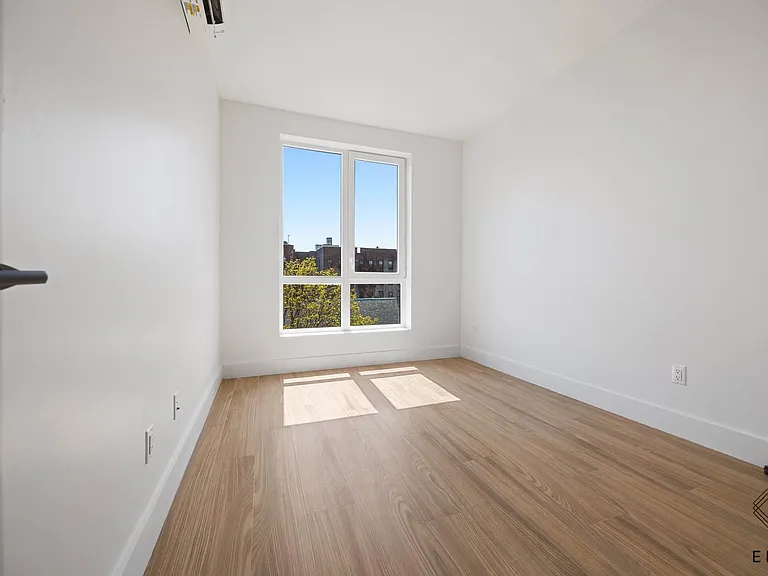 105 Hawthorne St #4A — Photo 12