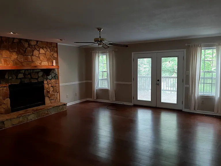 241 Calloway Dr — Photo 1