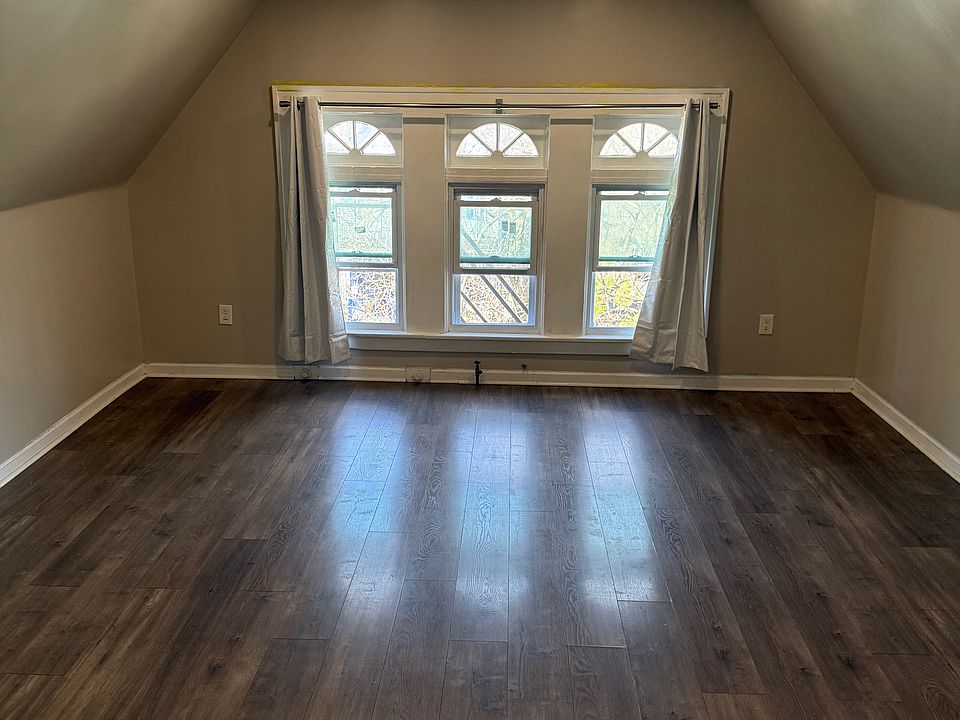 1st image of 547 E Utica St #3