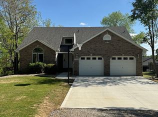 1759 Fountainbleu Dr, Worden, IL 62097
