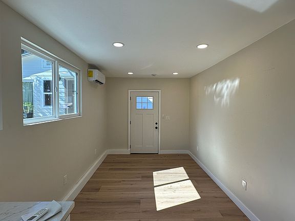 5th image of 3585 45th St