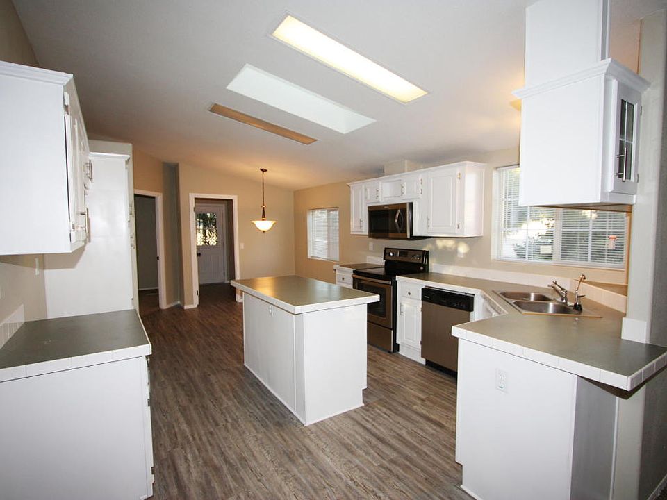 1st image of 1640 W Coralbrooke Dr