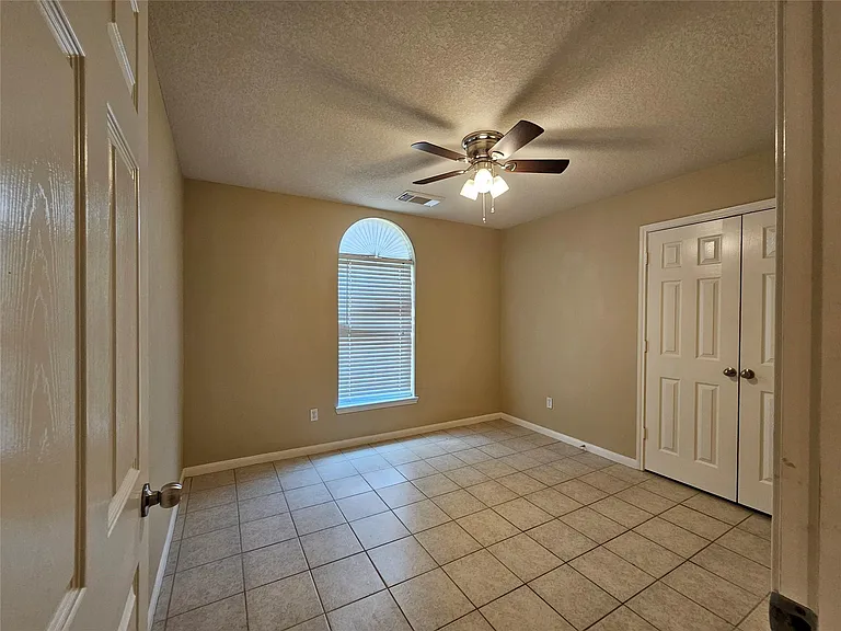 1079 Shadow Glenn Dr — Photo 12