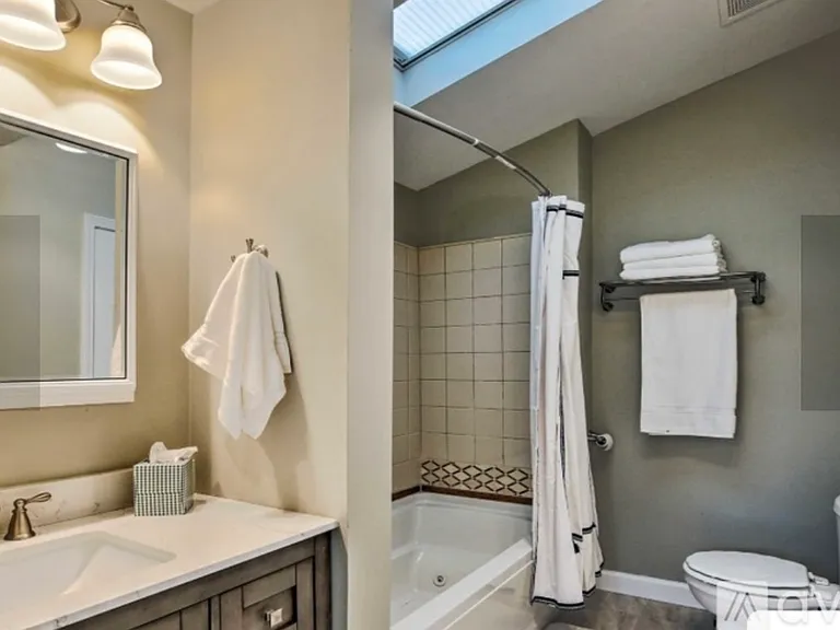 385 Whitlock Ave SW — Photo 6