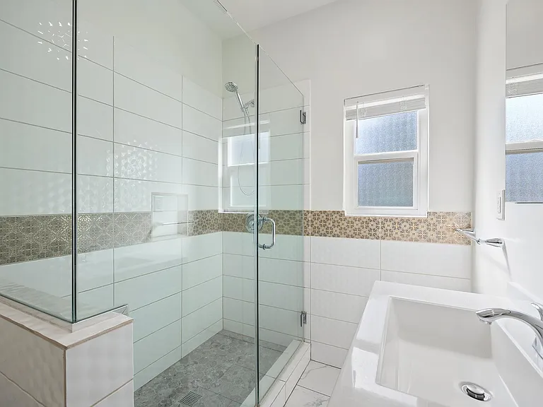 1009 Tremont St — Photo 8