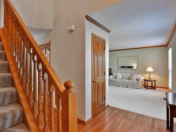 4th image of 986 Featherstone Ct