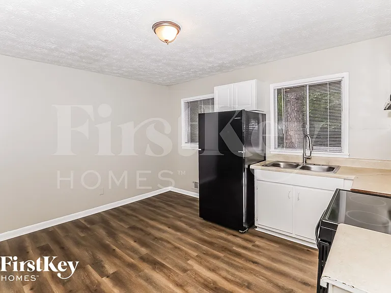 1334 Labelle St — Photo 6