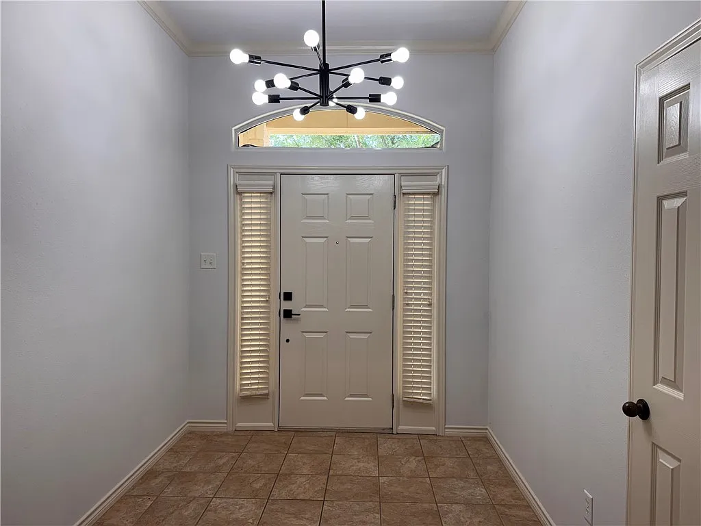 3 bed, 2.5 bath, 1814 sqft, $2,050 — Photo 3