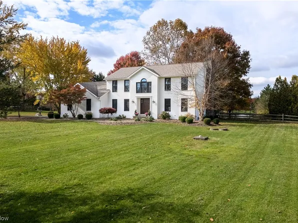 9190 Fox Hollow Dr, Seville, OH 44273