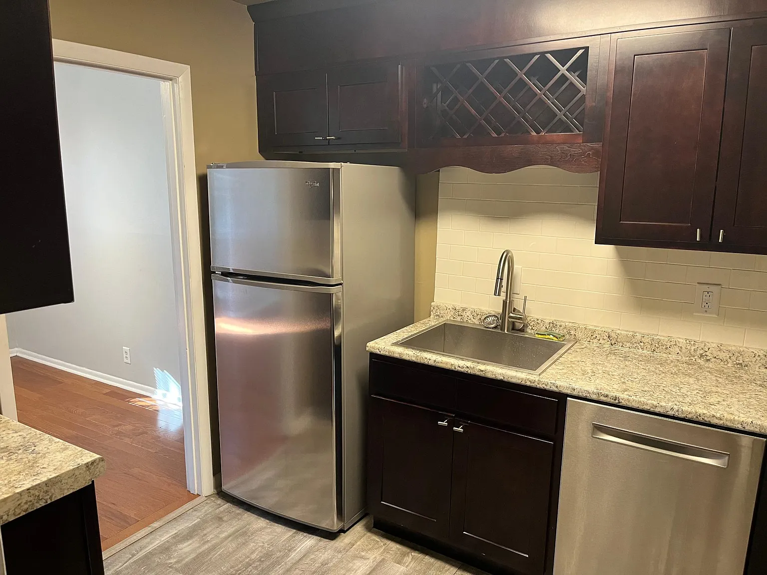 2 bed, 976 sqft, $1,850 — Photo 3