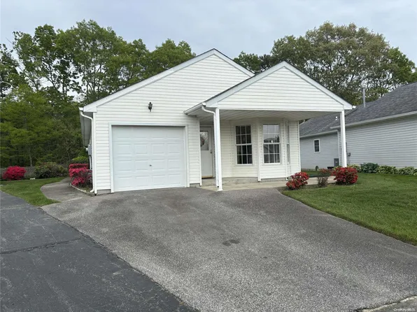 5190 Village Circle #5190, Manorville, NY 11949