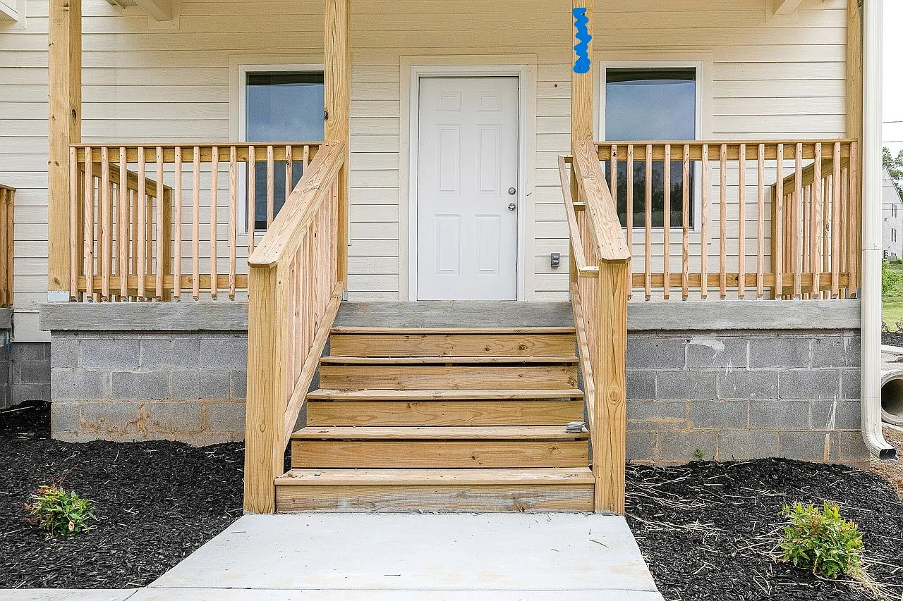 448 Caldwell Dr — Photo 1