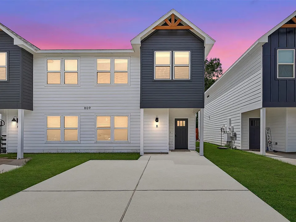 813 Avenue J Pl #A