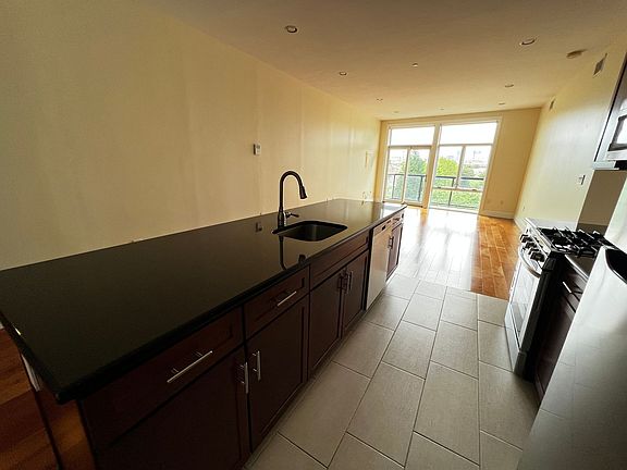 5th image of 601 N 2nd St APT 305