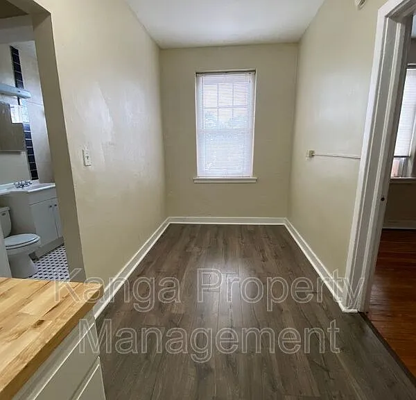 523 24th St #8 — Photo 8