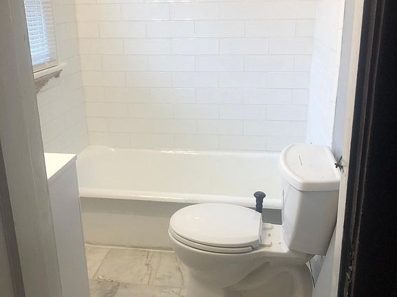 4th image of 5423 Stewart Ave #2