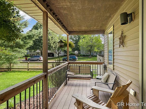 4th image of 6055 Rogue River Meadows Dr NE