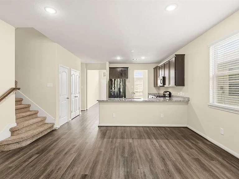 6131 Carpenters Cove Ln — Photo 5