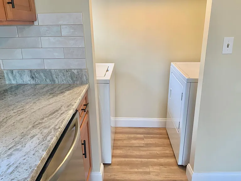 10 Victoria St #2 — Photo 14