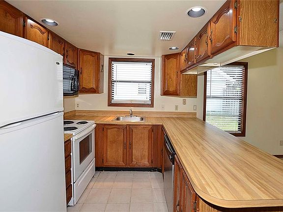 5th image of 1555 17th Ct SW