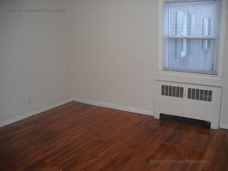 1st image of 18 Linden St APT 3