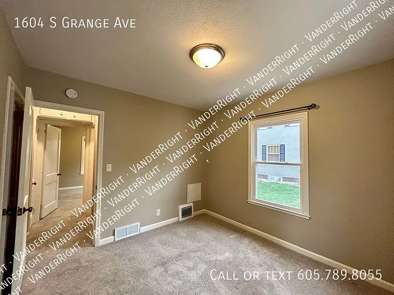 1604 S Grange Ave — Photo 18