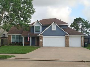 72 S Calla Lily Ct, Lake Jackson, TX 77566