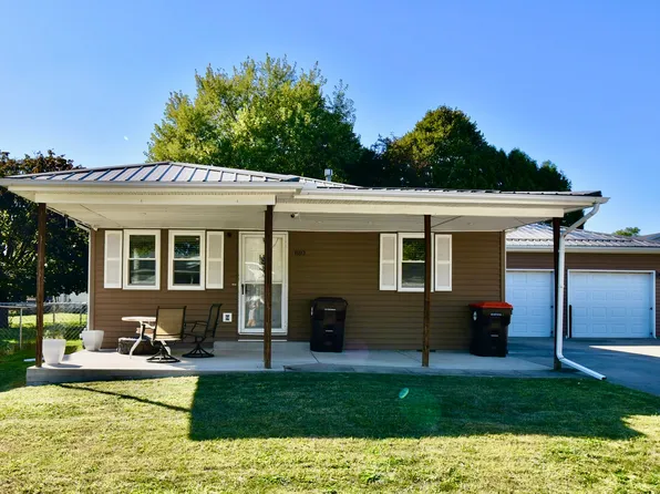 810 Tomahawk Ct, Heyworth, IL 61745