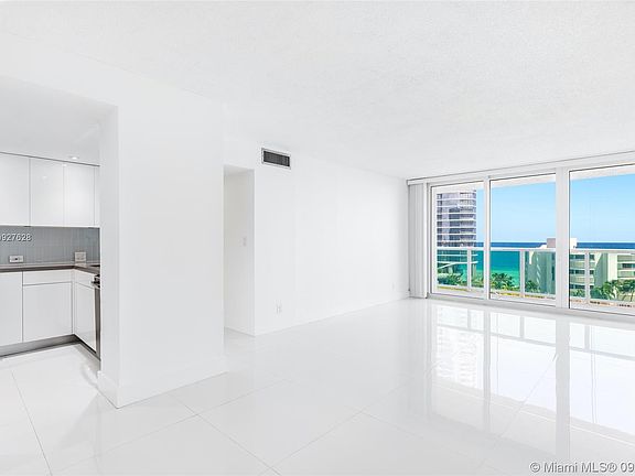 4th image of 100 Bayview Dr APT 1108