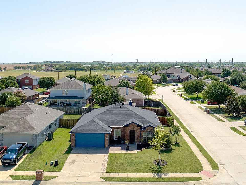 124 Thoroughbred Dr Krum TX Zillow