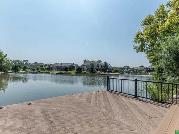 2713 Lakeview Cir, Plattsmouth, NE 68048