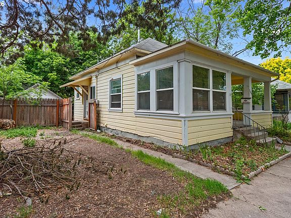 3rd image of 2635 3rd St