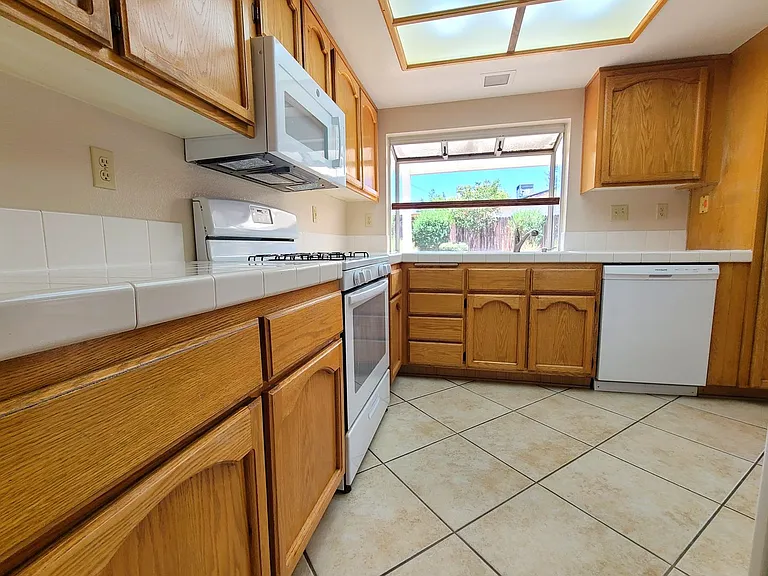 11768 Avalon Ave — Photo 6