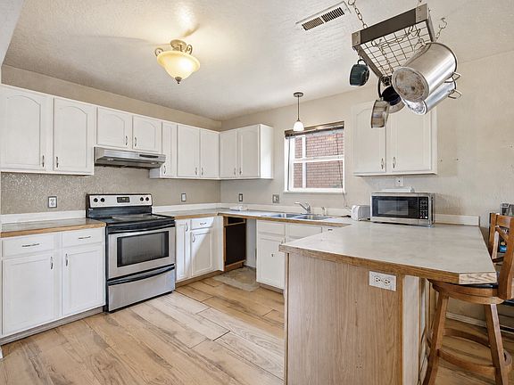 2nd image of 707 Kemp St