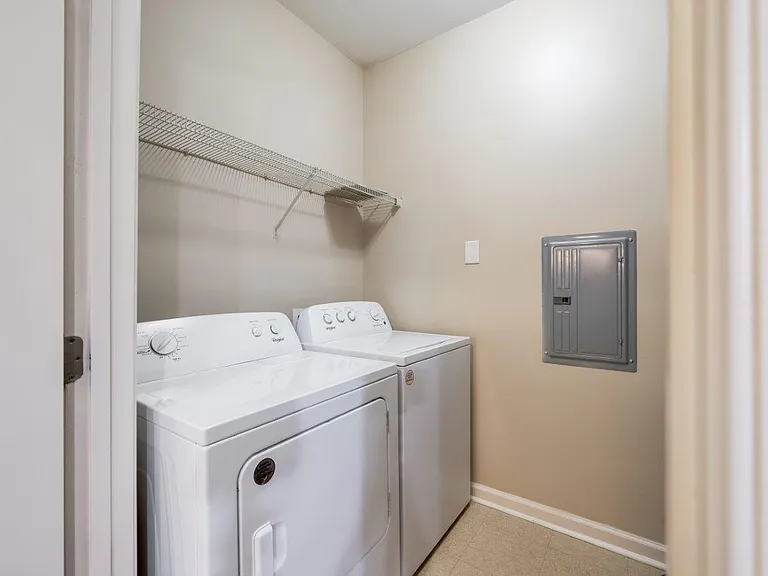 Carden Place Apartment Homes — Photo 13