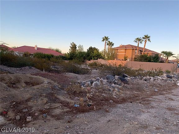 3rd image of 2935 Ivanpah Dr