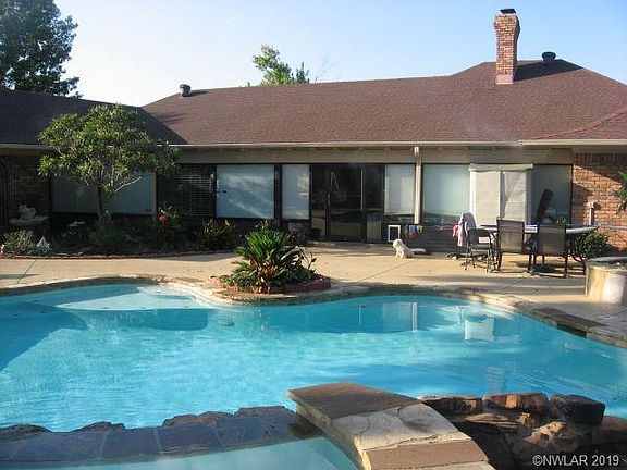2nd image of 105 Ashley Cir