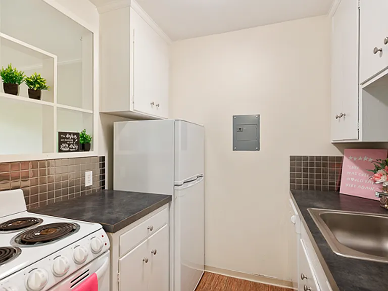 831 W Nickerson St — Photo 10