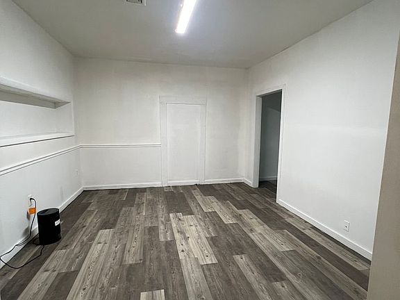 2nd image of 2463 Jefferson St #6