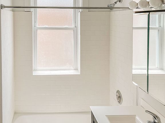 5th image of 3818 N Sheffield Ave #2E