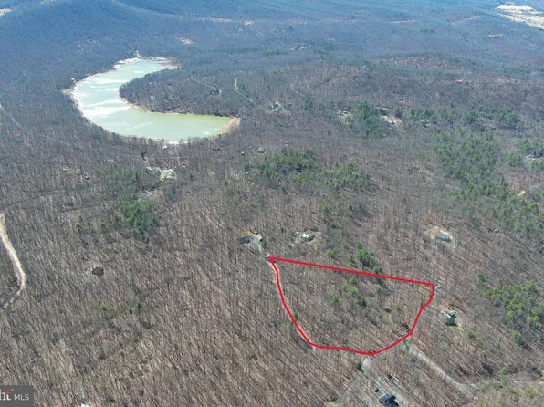 24 E Lake Ferndale Dr, Springfield, WV 26763