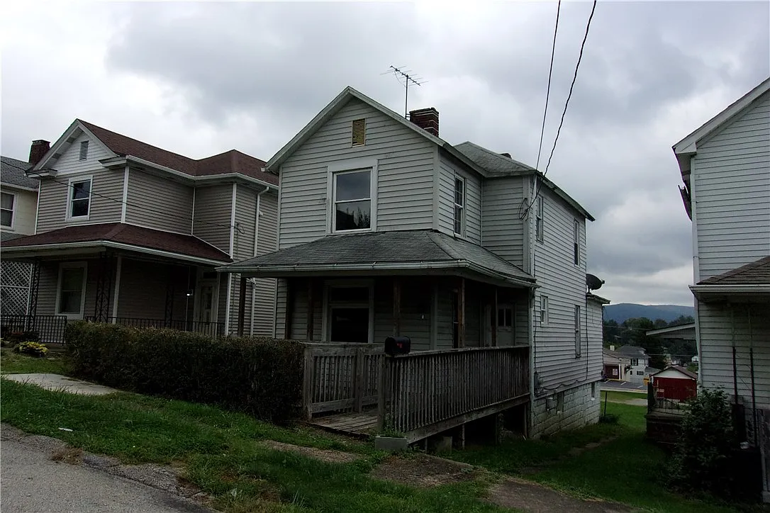 316 Evans St photo 1
