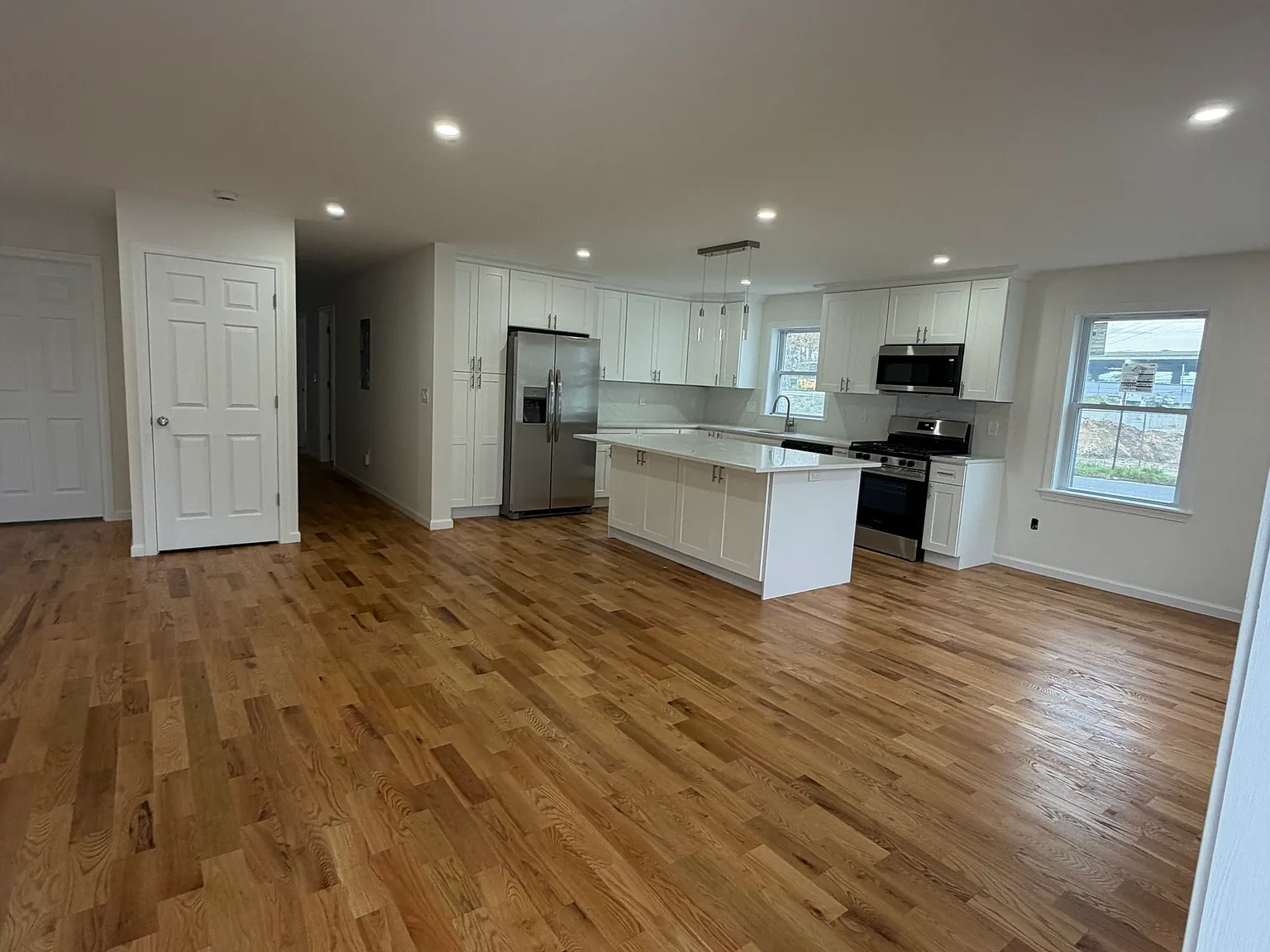 131 Columbia St — Photo 2