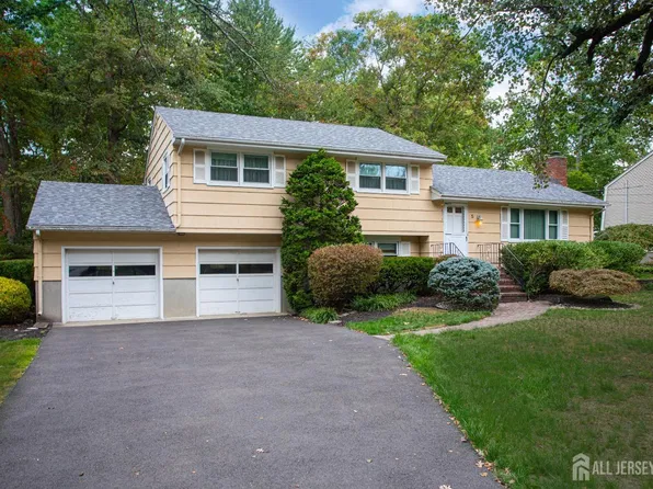5 Bunker Hill Run, East Brunswick, NJ 08816