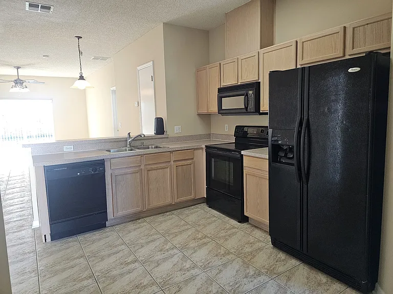9935 Shadow Creek Dr — Photo 6