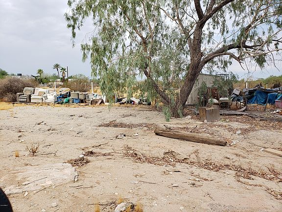 5th image of 2308 E Desert Ln